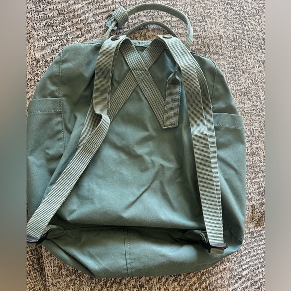 FJALLRAVEN Kånken Backpack Blue Like New! - Picture 4 of 8